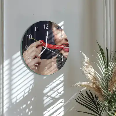 Kulaté skleněné hodiny na stěnu Chilli paprička