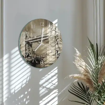 Kulaté skleněné hodiny na stěnu Londýnský most v sépiové barvě