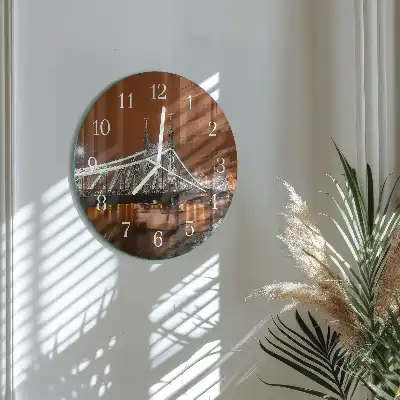 Kulaté skleněné hodiny na zeď Most