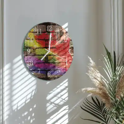 Kulaté skleněné hodiny na stěnu Cihlový