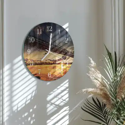Kulaté skleněné hodiny na stěnu Říční most