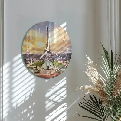Kulaté skleněné hodiny na zeď Eiffelova věž