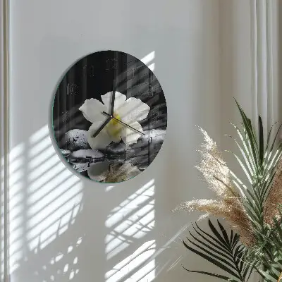 Kulaté skleněné hodiny na stěnu Kameny a orchidej