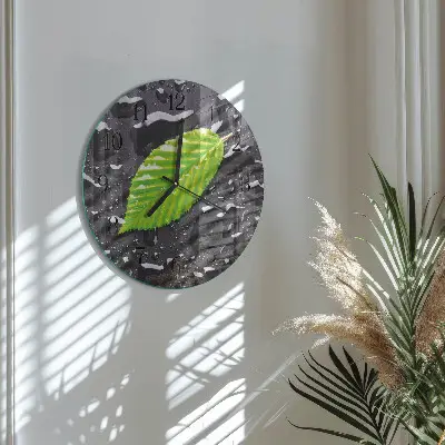 Kulaté skleněné hodiny na stěnu List