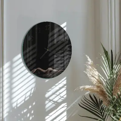 Kulaté skleněné hodiny na zeď Žena