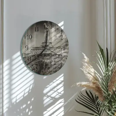 Kulaté skleněné hodiny na zeď Eiffelova věž