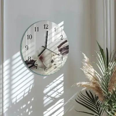Kulaté skleněné hodiny na stěnu Vanilka