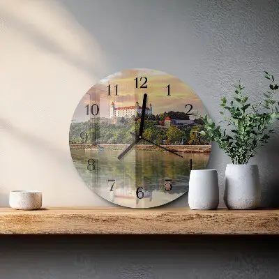 Kulaté skleněné hodiny na stěnu Hrad na řece