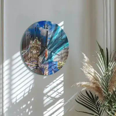 Kulaté skleněné hodiny na stěnu Most