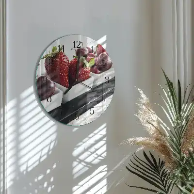 Kulaté skleněné hodiny na stěnu Jahody