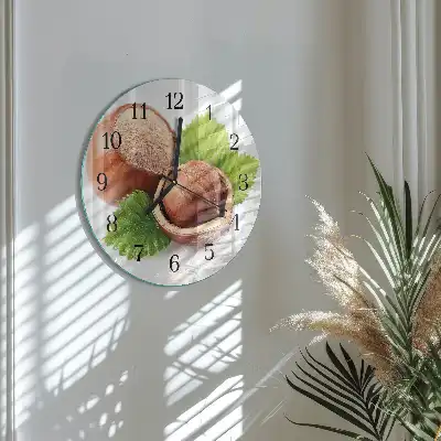 Nástěnné hodiny skleněné kulaté Lískové ořechy