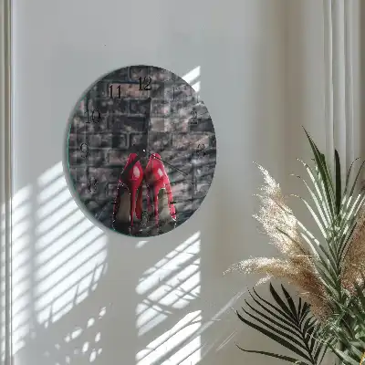 Kulaté skleněné hodiny na zeď Červené vysoké podpatky