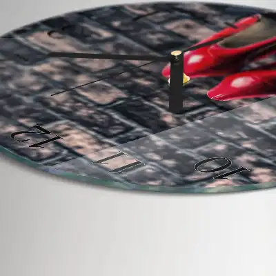 Kulaté skleněné hodiny na zeď Červené vysoké podpatky