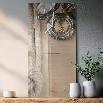 Svislé skleněné hodiny na zeď Kompas
