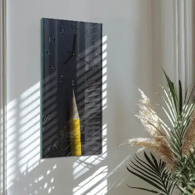 Svislé skleněné hodiny na zeď Tužka