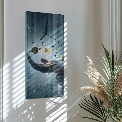 Nástěnné hodiny skleněné svislé Ruka planety