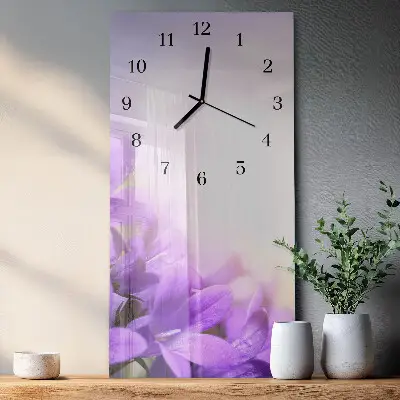 Svislé skleněné hodiny na zeď Fialové květy